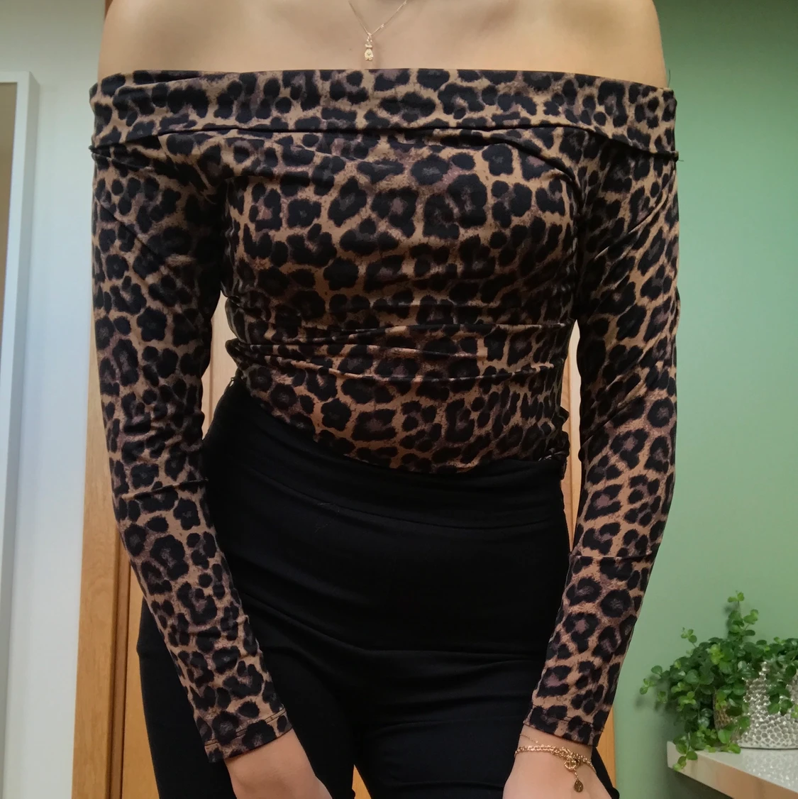 Off-shoulder leopard långärmad  - 90