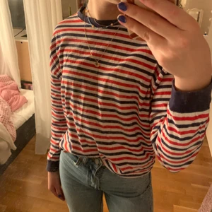 H&m - Randig långärmad från H&M som är i storlek S 50kr plus 24kr frakt