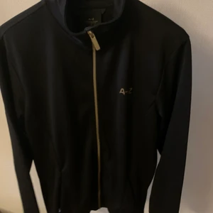 A-z zip tröja  - Svart a-z(Zlatans märke) tröja, bra skick. 