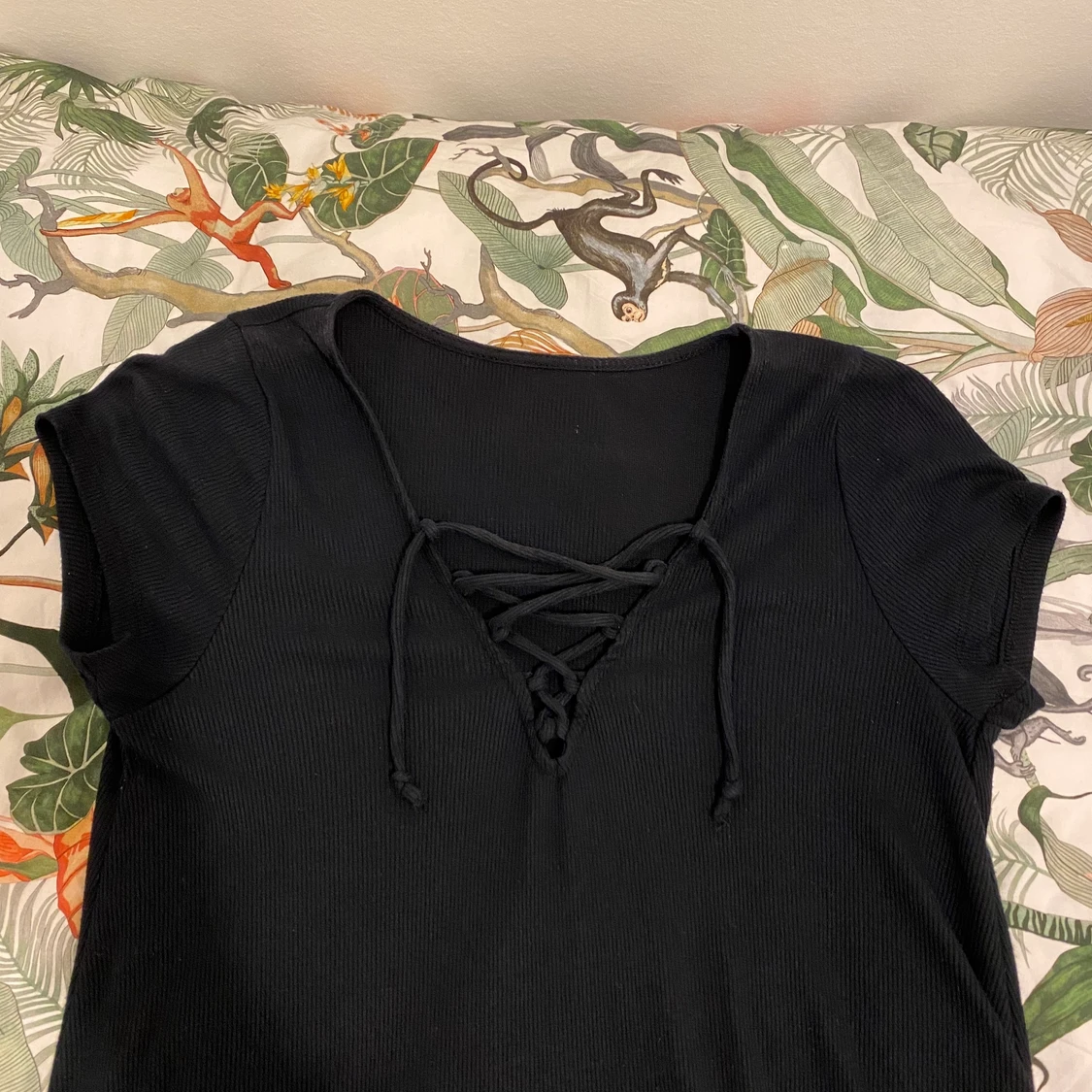 Svart topp från Hollister i strl S - 90