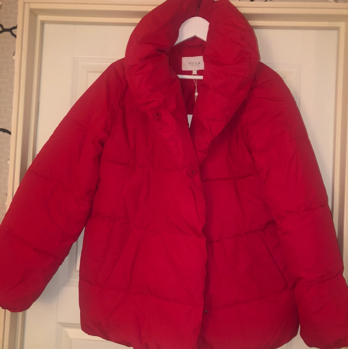 Helt ny röd jacka pufferjacket Vila - 90