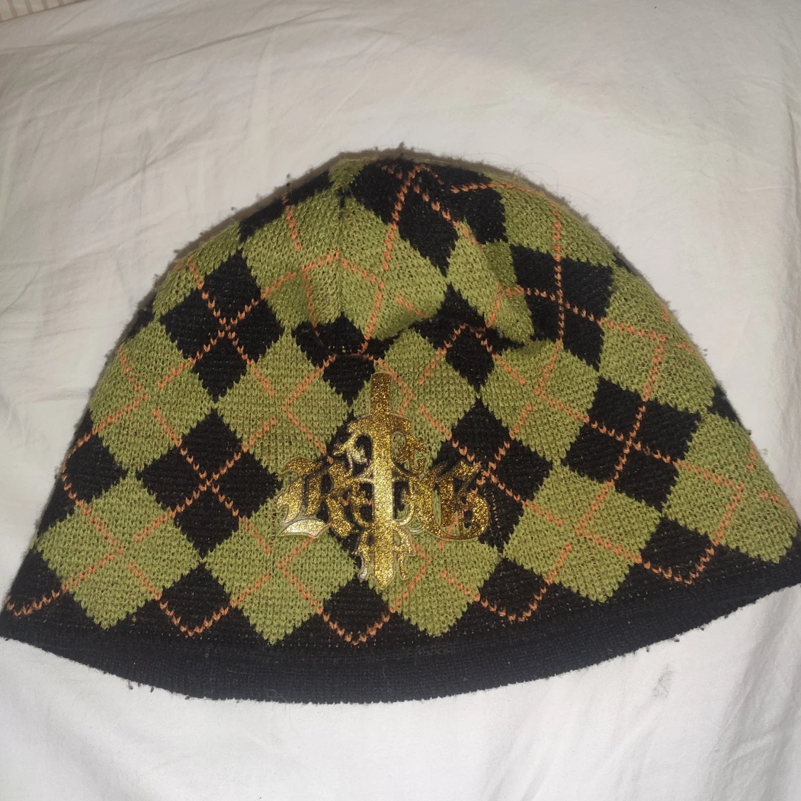 Gullig mössa med mäktig detalj:)