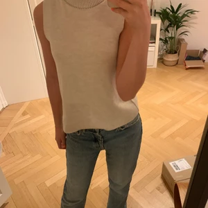 Linne  - Så snyggt linne med krage från Zara. Passar perfekt till hösten. Super skönt material!! St S. Kan mötas upp i Stockholm eller posta💫