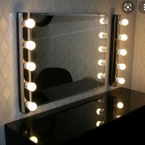 Sminkspegel, inte min bild - Spegel 60x96. Priset kan diskuteras 