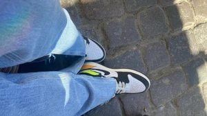 Air Jordan 1 High ’Volt Gold’  - Knappt använda Jordan sneakers som är så jäkla snygga. Köpta på Pardon my kicks i Göteborg för ord. pris 2799:-      Storlek 38, kan passa 37/37.5