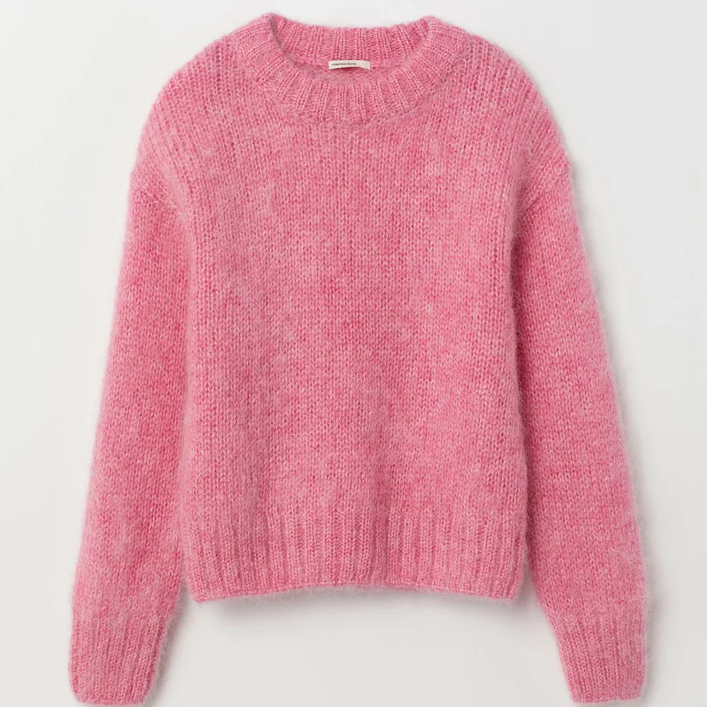 Rosa tröja från H&M, mina bilder ger inte riktigt färgen rättvisa den är som första bilden i färgen💕💕 Storlek S passar XS/S, bra skick och supermysig!. Tröjor & Koftor.