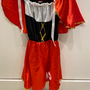 Rödluvan klänning  - Rödluvan klänning, från butricks perfekt till halloween 🌶