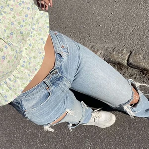 Jeans  - Jätte fina jeans dock är dom lite för små för mig nu så inget jag använder mig av längre.