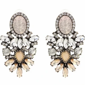 Nya strass örhängen fest bröllop vintage - Nya vintage örhängen i strass. (Inte ens testade) inte jag på bild nr 2! Finns i Södertälje fraktas även 