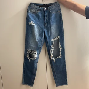 Trasiga jeans  - Jeans med hål, endast testade. Storlek 38