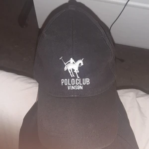 Polo Keps  - En fet polo keps. Pris 50. Använd 2 gånger 