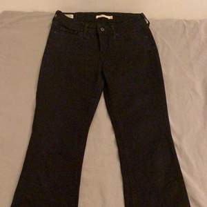 Svarta bootcut jeans från Levis