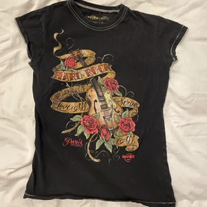 hard rock café t-shirt - hard rock café tröja i storlek medium<3