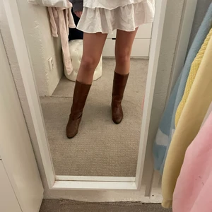 Boots - Så fina trendiga bruna läder boots!! Storlek 37, Köparen står för frakt ✨