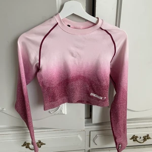 Gymshark tröja ombre seamless - Säljer en tillhörande topp till säljande tights. Fint skick. 