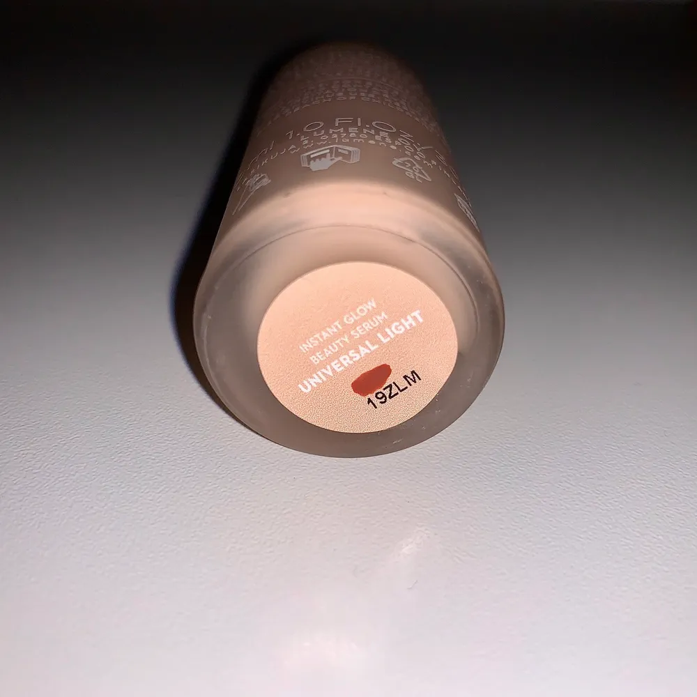 Lumene instant glow beauty serum i ”Universal Light” & ”Universal Dark”. Helt nya. Nypris: 349:-/st. Mitt pris 199:-/st. . Övrigt.