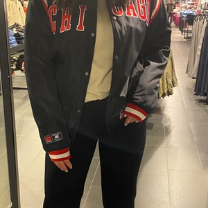 Collage jacka - Intressekoll strl l, buda från 400kr i kommenterarna 