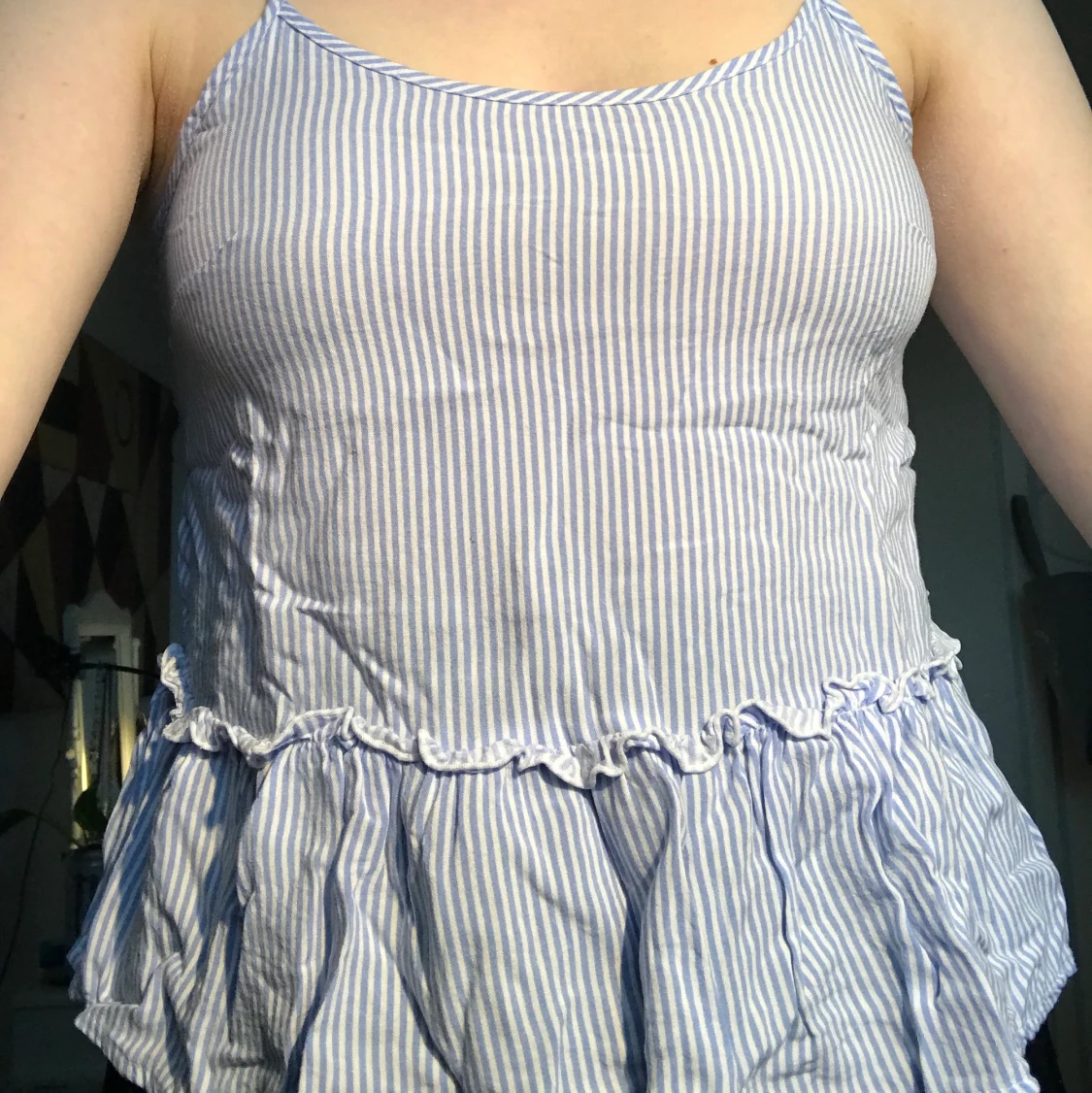 Blå-vitrandigt linne