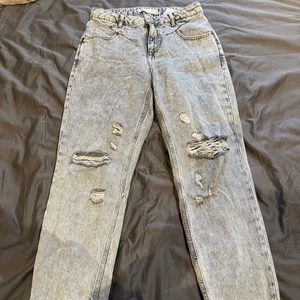 zara jeans - Jeans från zara. Fina jeans som tyvärr är för små för mig!