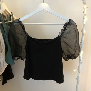 Topp - Skitsnygg topp, perfekt till fest! Aldrig använd! 100kr + frakt 🤍 storlek 38