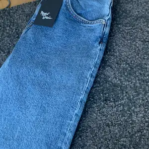 Helt nya jeans från bikbok med lapp kvar