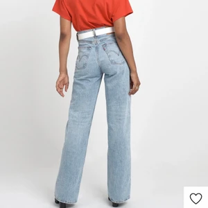 Levi’s Ribcage wide leg - Levi’s i toppenskick med vida ben. Har inga egna bilder då de är för stora för mig 😅💞