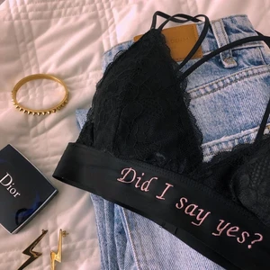 Bralettes - Vårat uf företag säljer supersnygga och bekväma bralettes med texten ”Did I say yes?” broderat för att stödja kampen mot sexuella ofredande. Vi skänker 10% av vinsten till förening storasyster. Går att köpa här och via våran insta @disy.uf. Finns i storlekarna S, M och L.