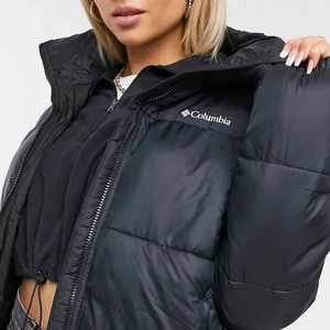 Columbia vinter jacka - En skit snygg pufferjacka från Asos i märket columbia, använd ändast 2 gånger så den är som ny!! Supervarm och skön. Slutsåld på asos, köpte för 1399kr säljer för 750kr