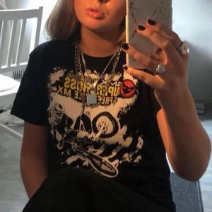 Cool T-shirt  - Säljer denna t-shirt, frakt: 66kr💕