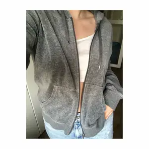 jättemysig grå hoodie från Cubus, använd fåtal gånger men i väldigt bra skick, storlek l men passar mig som är s/m