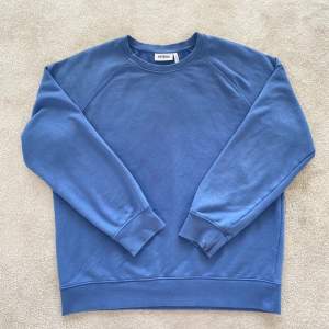 Blå tröja från weekday cond: 8/10 size: s bin: 250kr