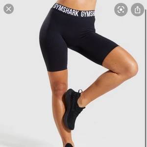Gymshark cykelbyxor svarta - Aldrig använda då jag köpt i för liten storlek så i helt nytt skick. Storlek XS