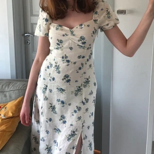 Klänning från &Other Stories - Supersöt klänning från &Other Stories, strl 36 💘 Använd några få gånger, superfint skick! Köpt för 990kr