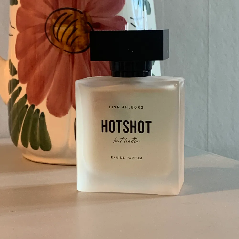 Säljer denna slutsålda parfym Hotshot but hotter! Den är enbart testad! . Övrigt.