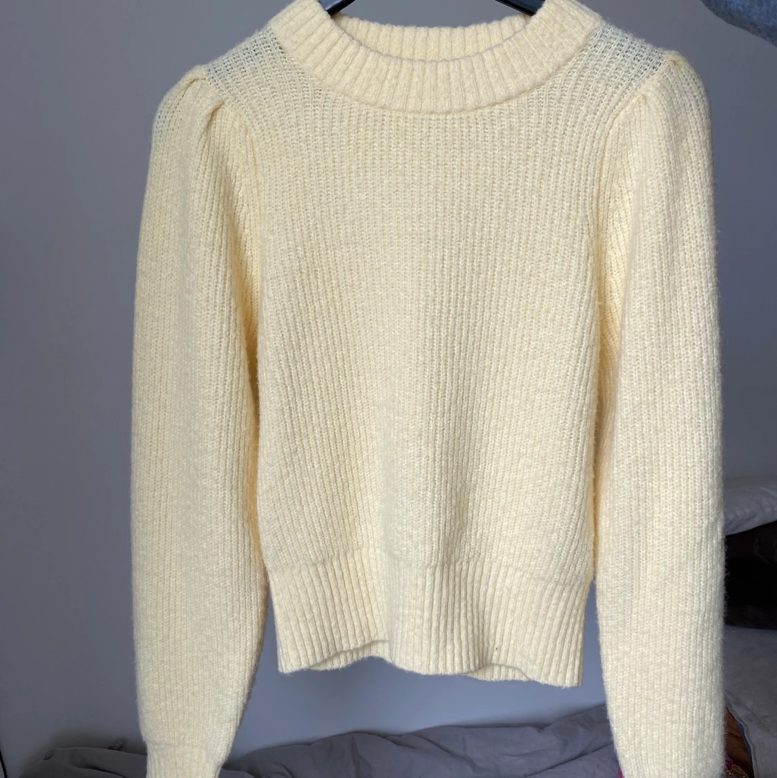 Gul stickad tröja🍋 - 90