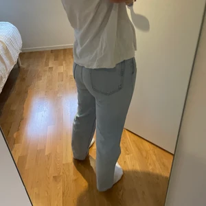 Jeans - Jätte snygga jeans från weekday i modellen voyage. Säljer för att dom är lite försmå för mig i midjan  passar 32-36