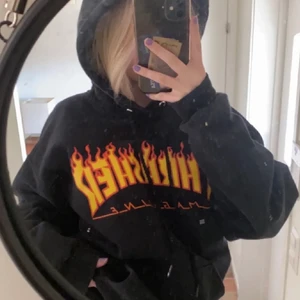Thrasher hoodie - Säljer denna Thrasher Hoodie (lånad bild) Nästan aldrig använd. Bra skick. Pris kan diskuteras. Nypris 760kr. Köparen står för frakt. 💗