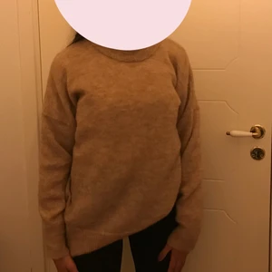 Stickat tröja  - Säljer en jätte mjuk stickat oversized tröja❤️