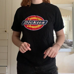 Dickies T-shirt - Säljer denna fina T-shirt från Dickies i storlek Small❤️