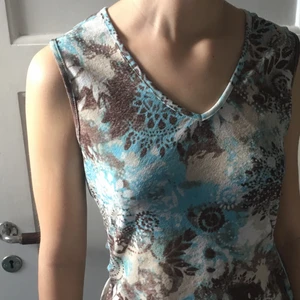 Unik topp i 00 stil - Vintage topp i 00 still finns ett snöre som kan knytas i midjan