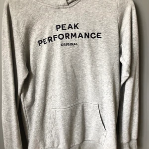 Peak Performance hoodie - Peak Performance hoodie, säljes pågrund av för liten storlek, köparen betalar frakt✨