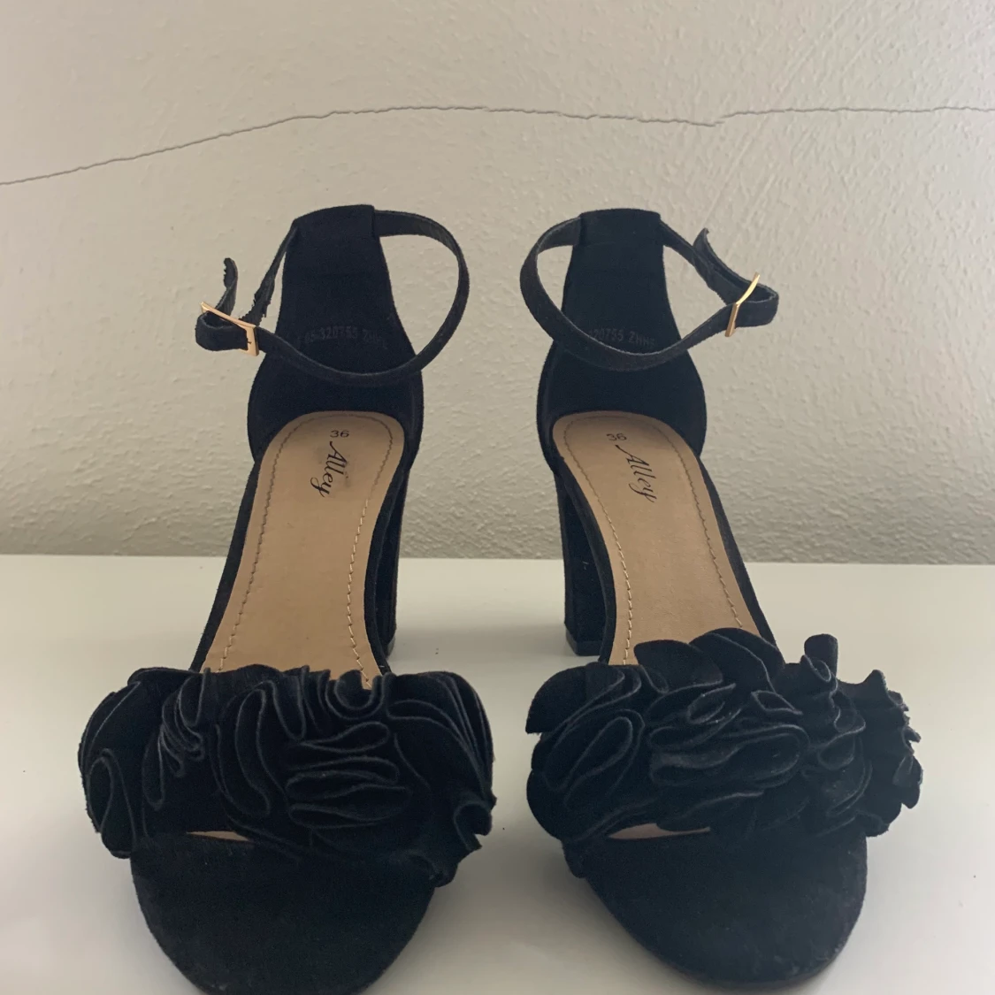 Sjukt snygga svarta klackar st.36 - 90