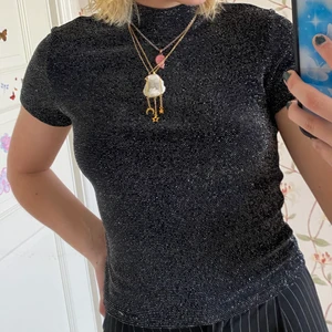 glittrig topp - supersöt topp från monki <3