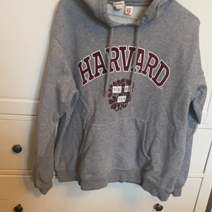 Hoodie Harvard - Snygg och mjuk hoodie i härlig mjuk material. 