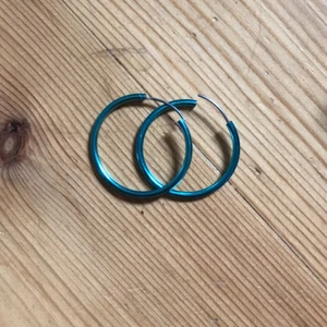 Blåa hops - Skitcoola små blåa hoops som knappt är använda. 