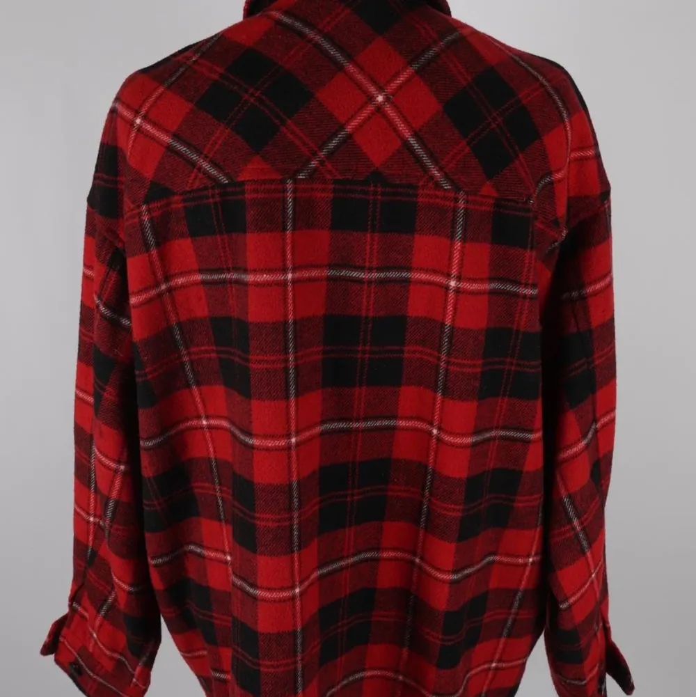 Fint skick röd skjortjacka strl M, 250 kr eller högstbjudande. Jackor.