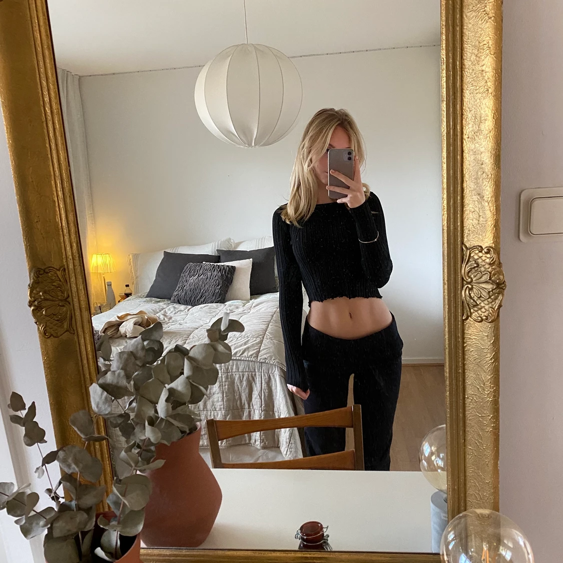 Svart, ribbad tröja