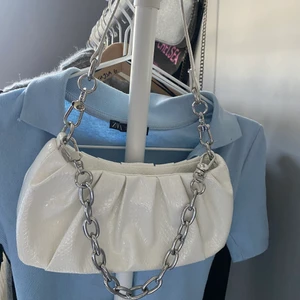 Väska - Säljer denna superfina väska från asos💕💕