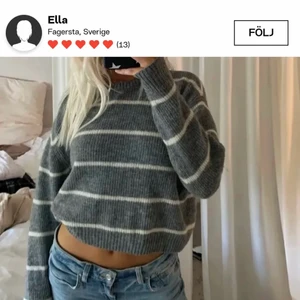 randig sweatshirt - säljer en likadan tröja som på bilden! bilden är lånad men kan skicka egna vid intresse. Passar en storlek XS/S och är i ett bra skick💕 