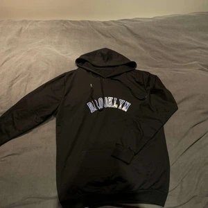 Hoddie st L - aldirg använd 10/10 skick